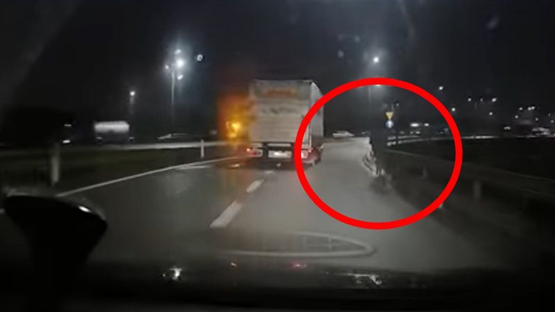 Rowerem po autostradzie. Bez oświetlenia 