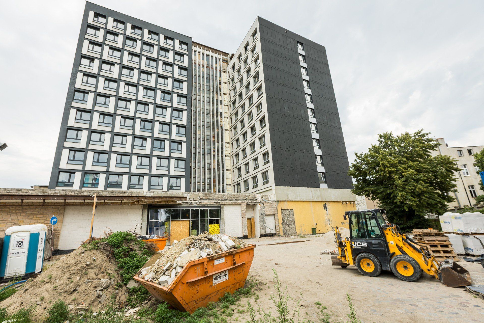 Na budowie apartamentowca w sercu Bydgoszczy jeszcze pusto, ale budowlańcy za kilka tygodni mają wznowić prace