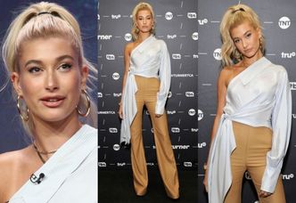 Hailey Baldwin odsłania ramię w kombinezonie za 5 tysięcy