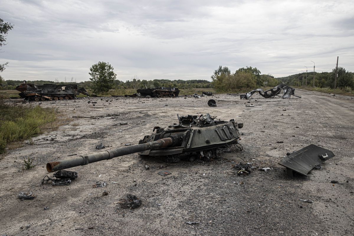 Reszty rosyjskiego pojazdu pancernego w obwodzie charkowskim