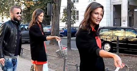 Kinga Rusin częstuje paparazzi jabłkami