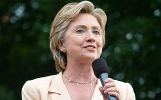 Ludobójstwo usprawiedliwia interwencje. Tak uważa Clinton