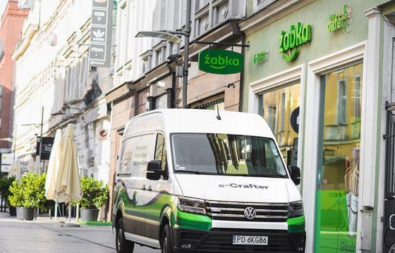 Żabka Polska dzięki współpracy z Volkswagenem testuje elektrycznego e-Craftera