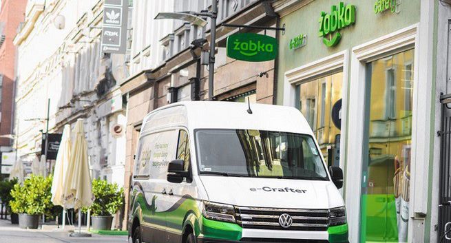 Żabka Polska dzięki współpracy z Volkswagenem testuje elektrycznego e-Craftera