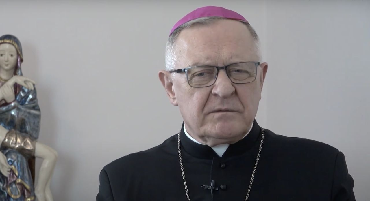 Bp Edward Dajczak złożył rezygnację. "Odchodzę spokojnie, z ulgą"