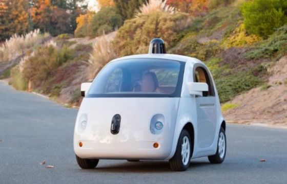 Autonomiczne auta Google przejechały ponad 2,7 mln km, uczestniczyły w 11 kolizjach