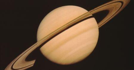 Saturn będzie dziś wyjątkowo jasny. Koniecznie spójrz w niebo