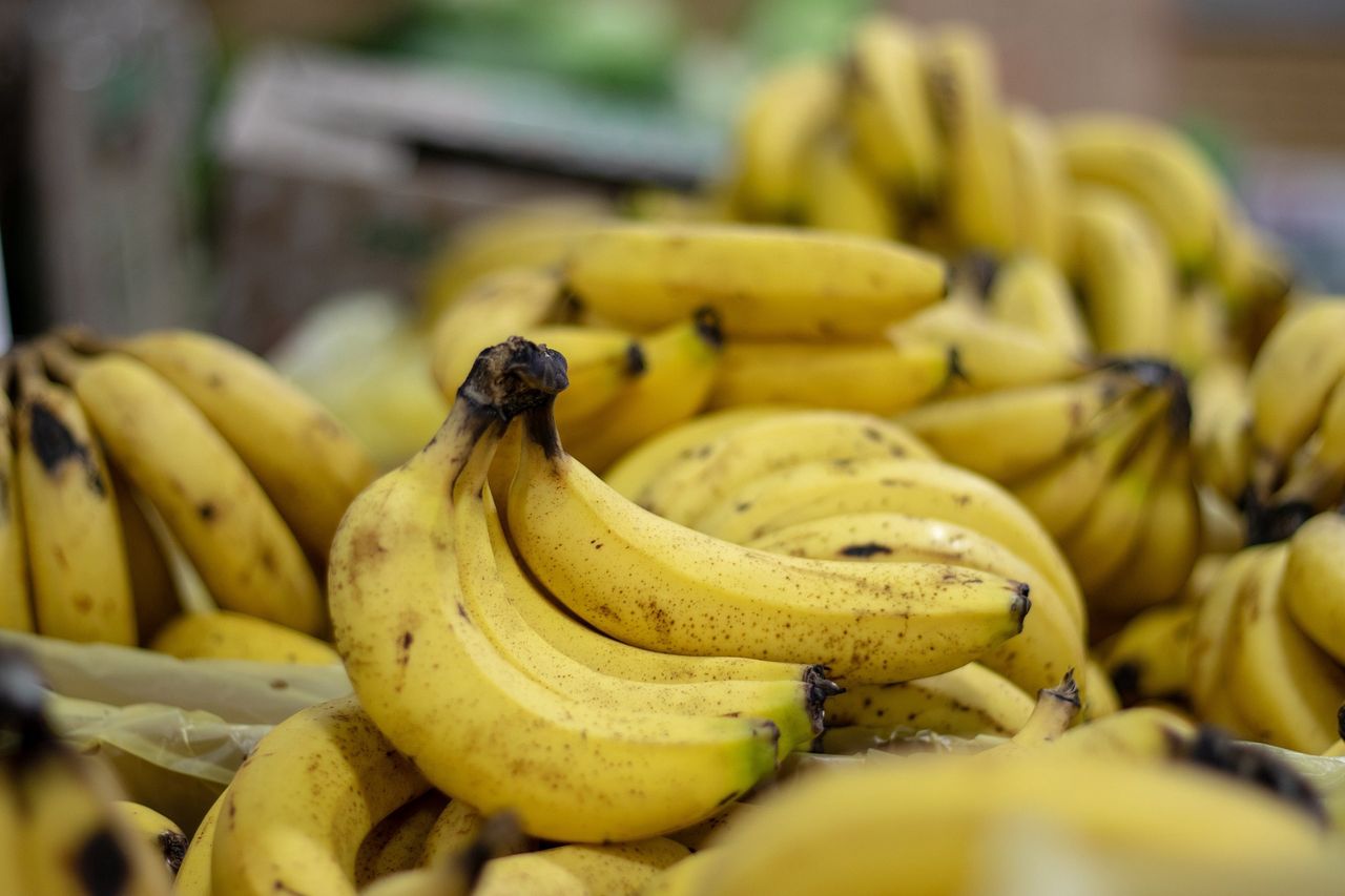 Banan ma skórkę w tym kolorze? Lepiej go nie jedz