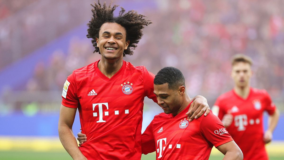 piłkarze Bayernu cieszą się z bramki Joshui Zirkzee (z lewej)