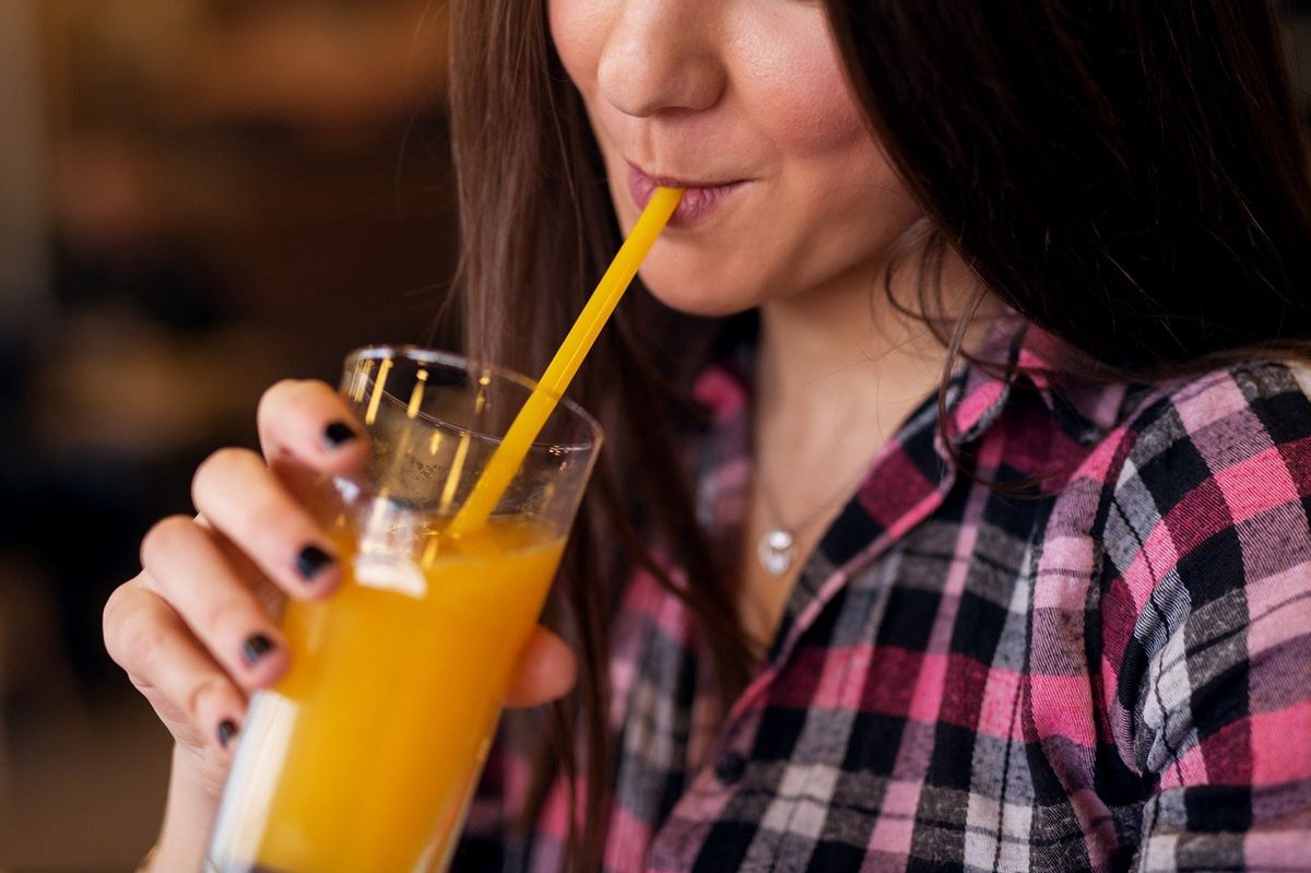 Drinking through a straw deepens wrinkles.