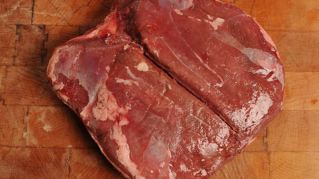 Surowa pierś z kurczaka bez kości i skóry (samo mięso)