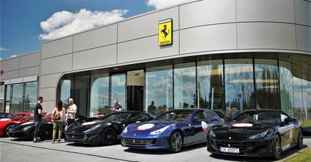 Kawalkada 28 superaut jedzie przez Polskę. Tak wygląda Ferrari Corsa Baltica