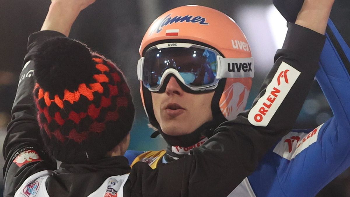 PAP / Grzegorz Momot / Na zdjęciu od lewej: Kamil Stoch i Dawid Kubacki