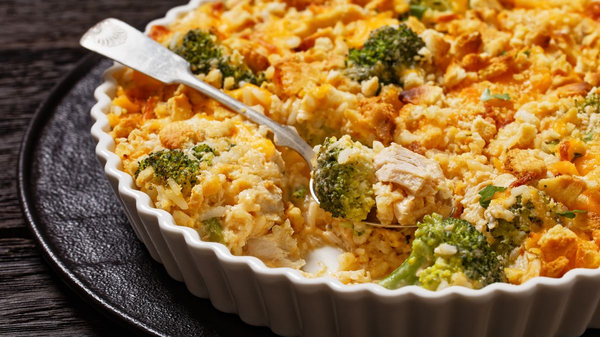 Zapiekanka z ryżem, kurczakiem i brokułami