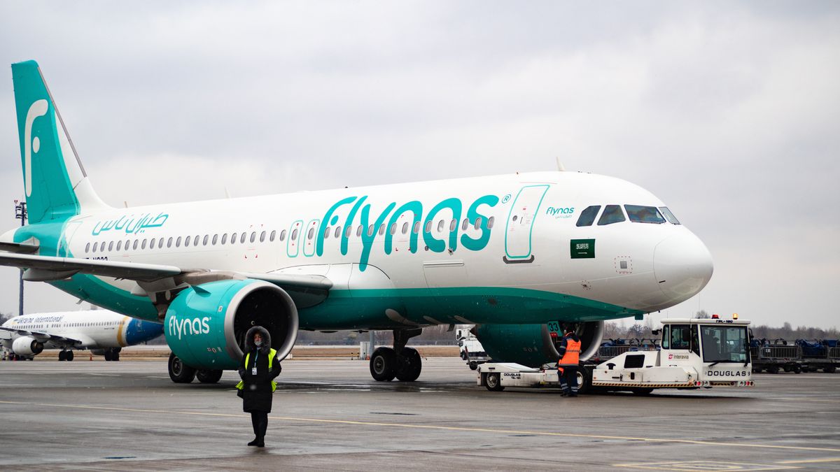 KIEV, UKRAINE - 2021/12/01: Flynas Airbus A320 registration HZ-NS33 aircraft seen at Boryspil Airport. (Photo by Igor Golovniov/SOPA Images/LightRocket via Getty Images)