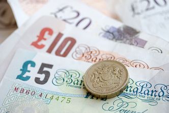 Kursy walut 20.12.2021. Poniedziałkowy kurs funta, euro, dolara i franka szwajcarskiego