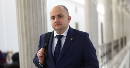 Matecki wbija szpilę PiS. Chodzi o media społecznościowe