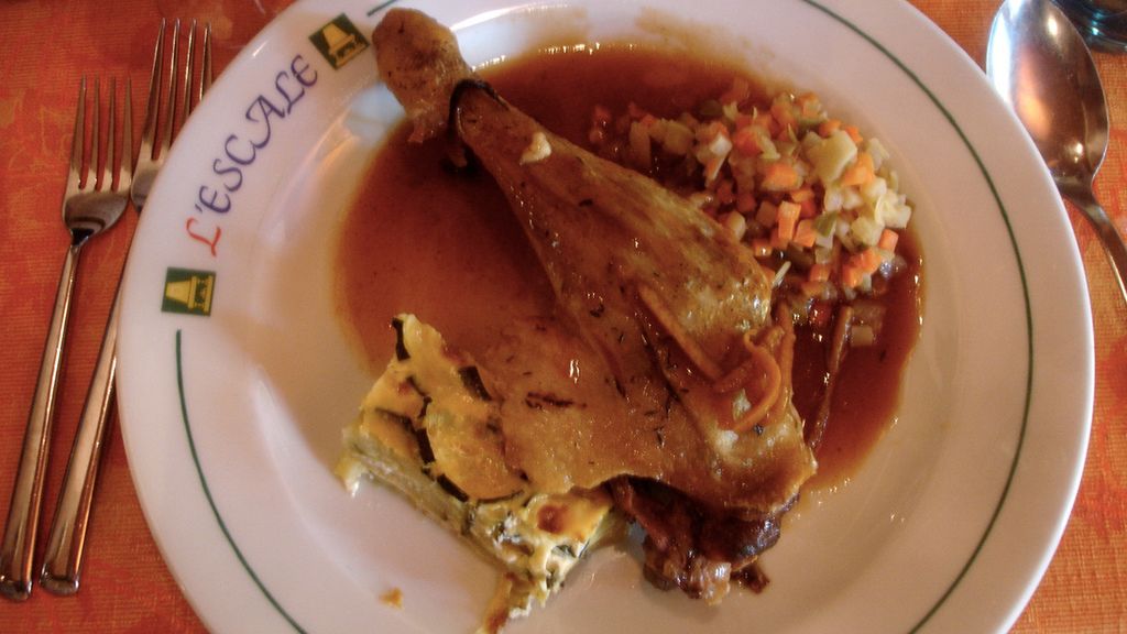 Udko z młodej kaczki domowej z kością bez skóry gotowane bez duszenia