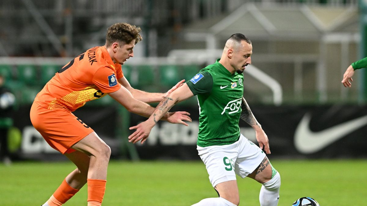 PAP / PAP/Jakub Kaczmarczyk / Adam Zrelak (po prawej) wrócił do gry po kontuzji