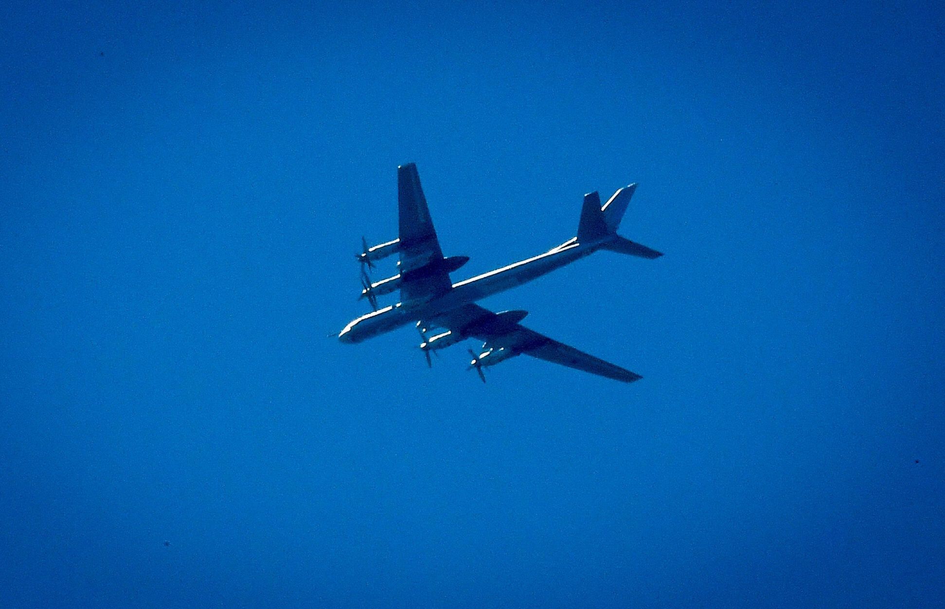 TemporaryA Russian Tupolev Tu-95 turboprop-powered strategic bomber flies over the Moscow region after taking part in a WWII military parade rehearsal in Alabino military training ground outside Moscow on June 15, 2020. (Photo by Yuri KADOBNOV / AFP)YURI KADOBNOV