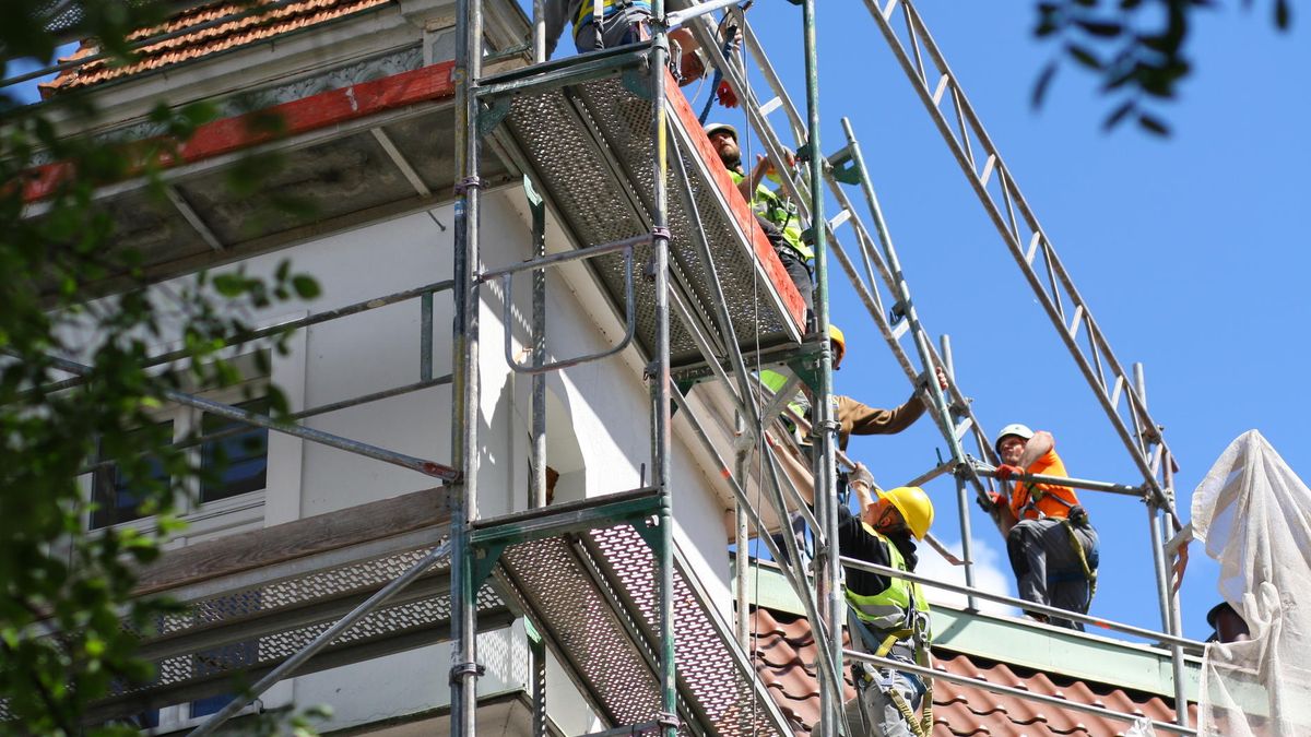 Wielu fachowców wyjechało za granicę, a pracownicy ze Wschodu nie są w stanie ich zastąpić - mówi szef PORR.