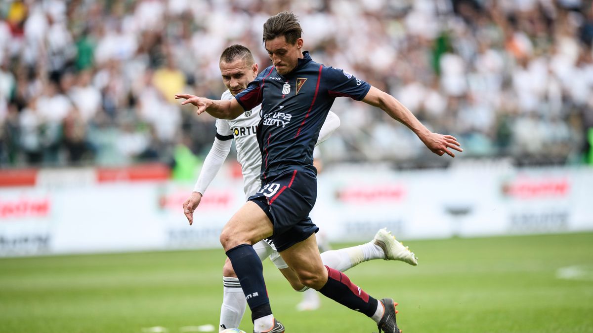 Newspix /  Rafal Oleksiewicz / PressFocus / Na zdjęciu: Michał Żyro (Pogoń) i Artur Jędrzejczyk (Legia)