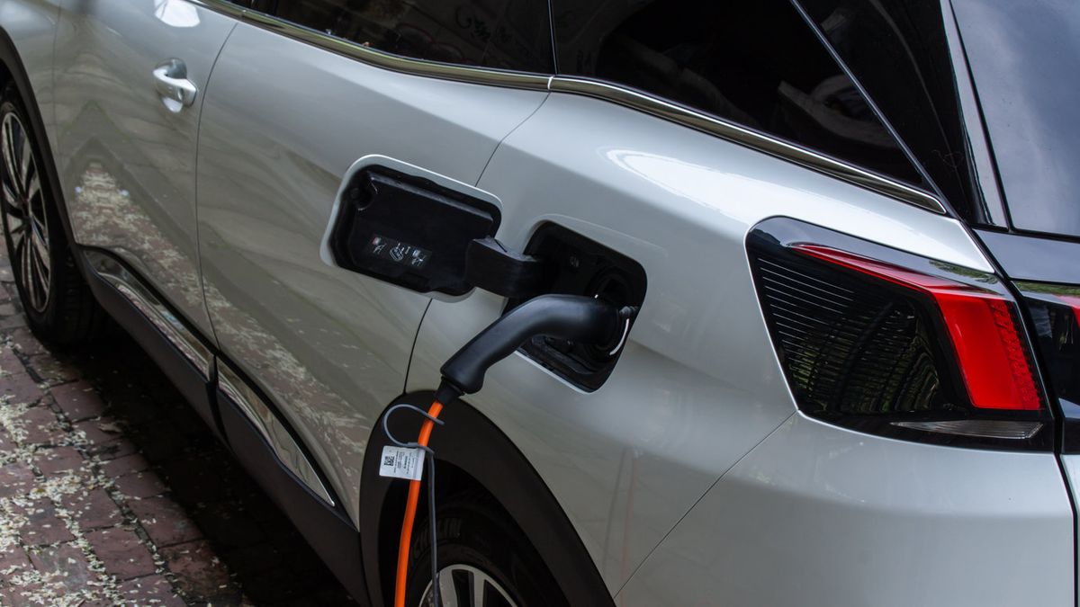 Oferta hybryd plug-in zdecydowanie się powiększyła w ciągu ostatniego roku