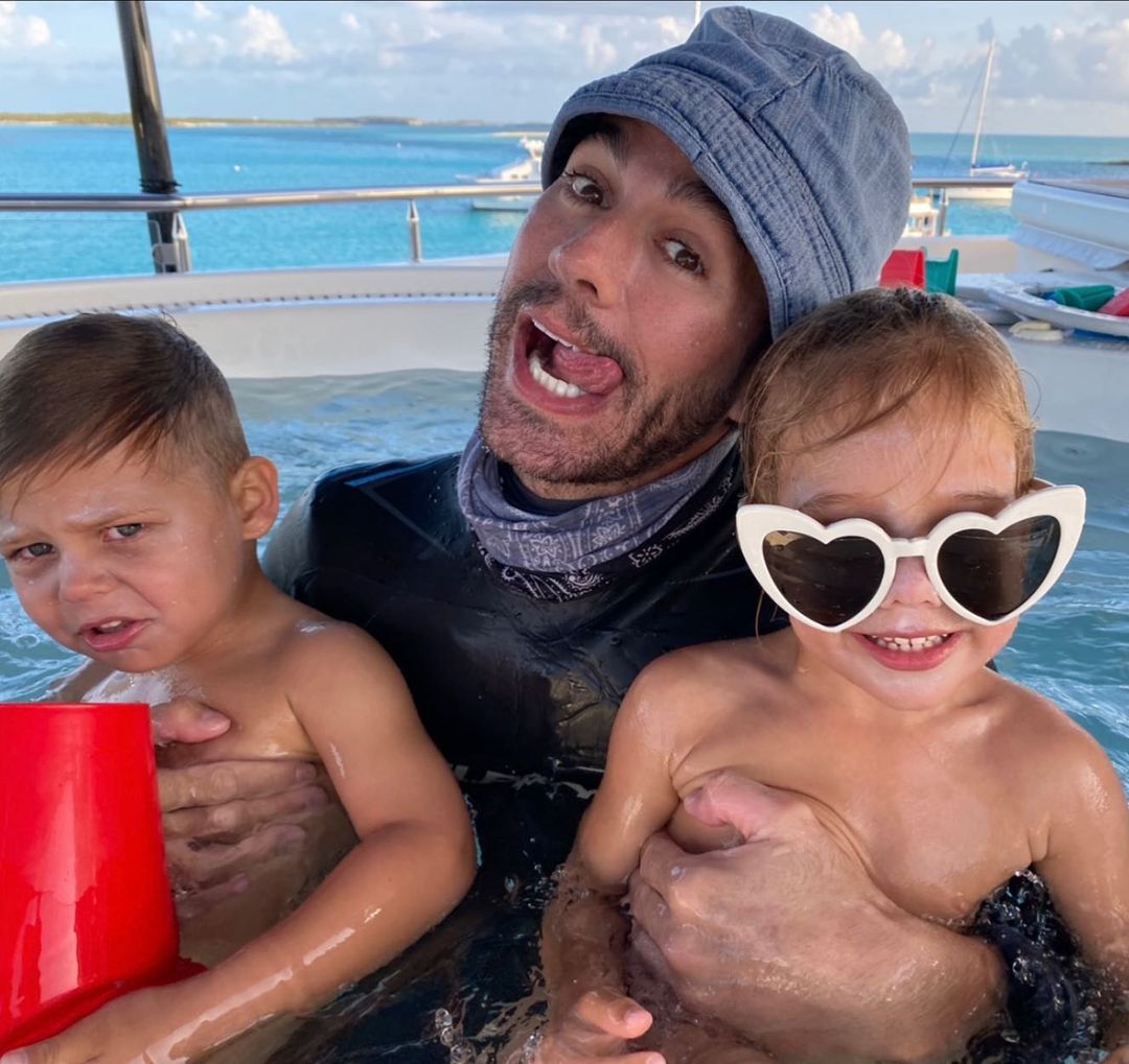 Enrique Iglesias z dziećmi