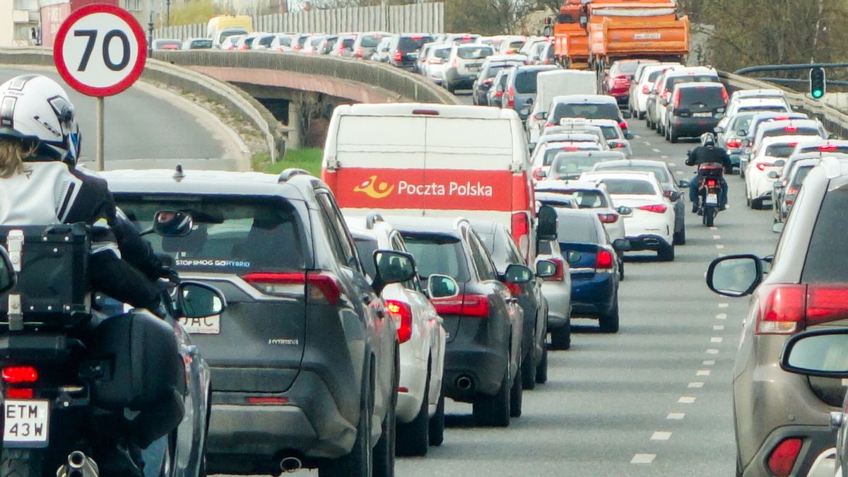 Korek na Alei Włókniarzy w Łodzi - jednym z najbardziej zatłoczonych miast w Polsce