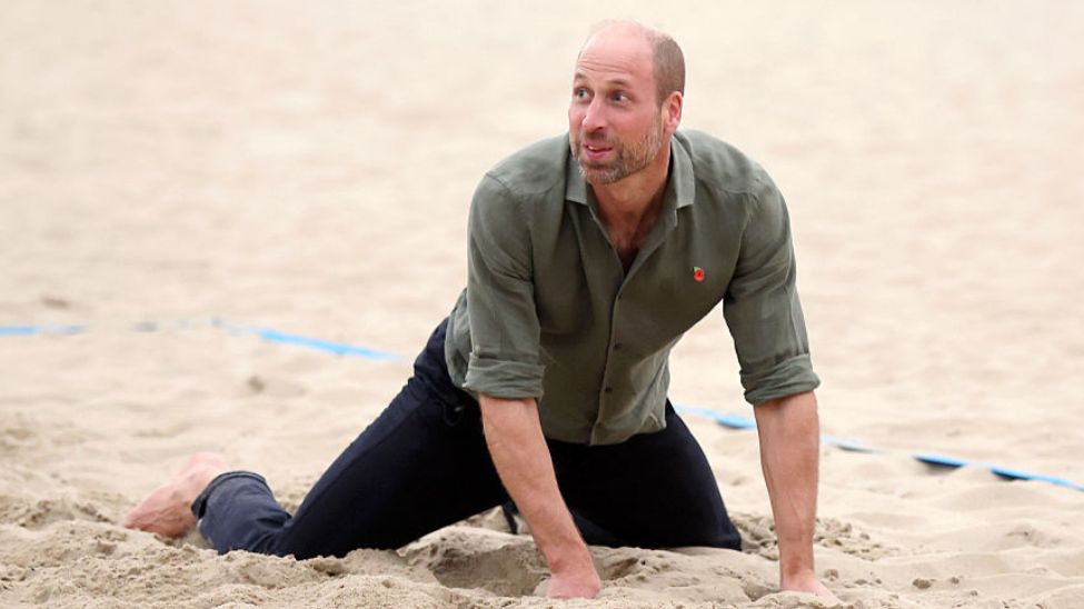 Książę William na plaży w Brazylii. Grał w siatkówkę