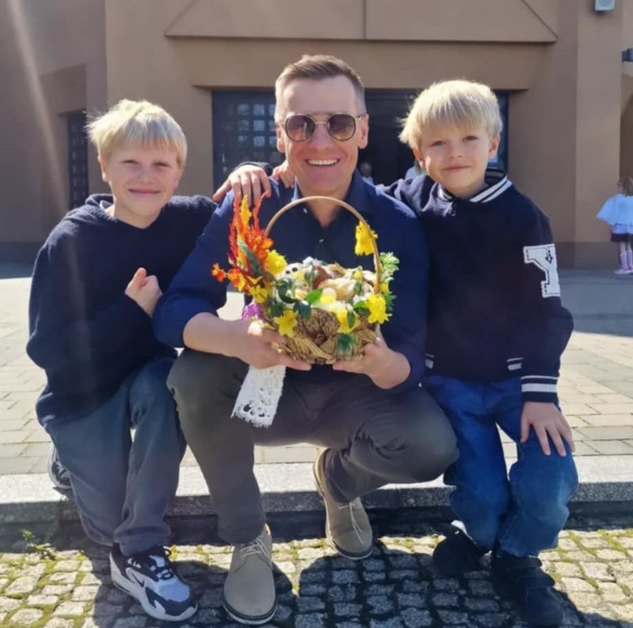 Marcin Mroczek z synami