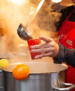 Ruszył kolejny jarmark. Grzaniec o połowę tańszy niż we Wrocławiu