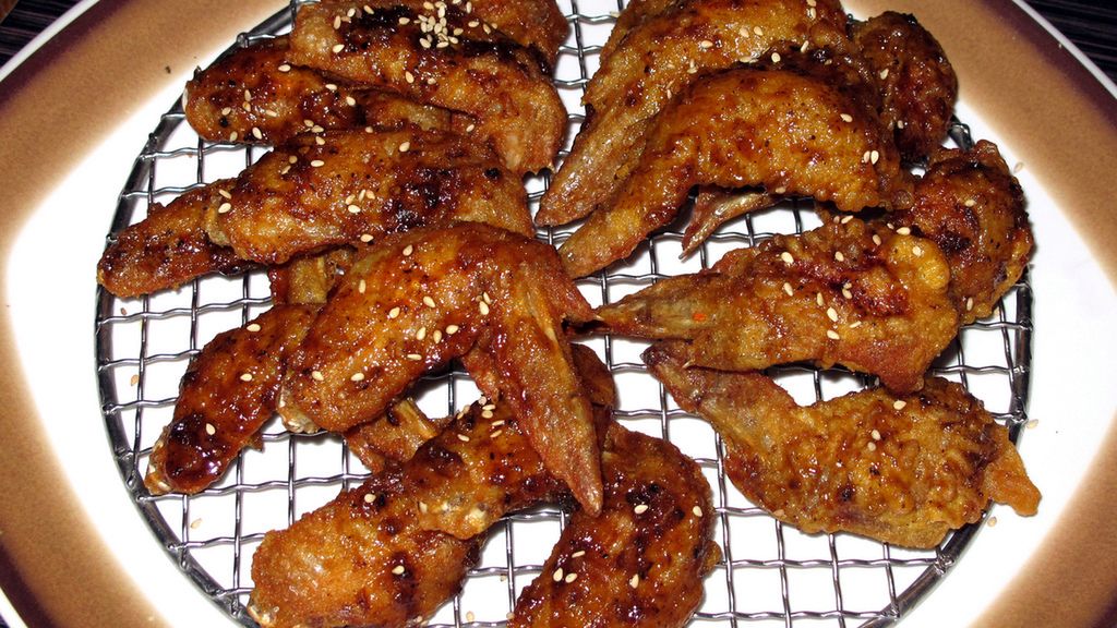 Mrożone skrzydełko z kurczaka w glazurze o smaku BBQ (podgrzane w piekarniku)