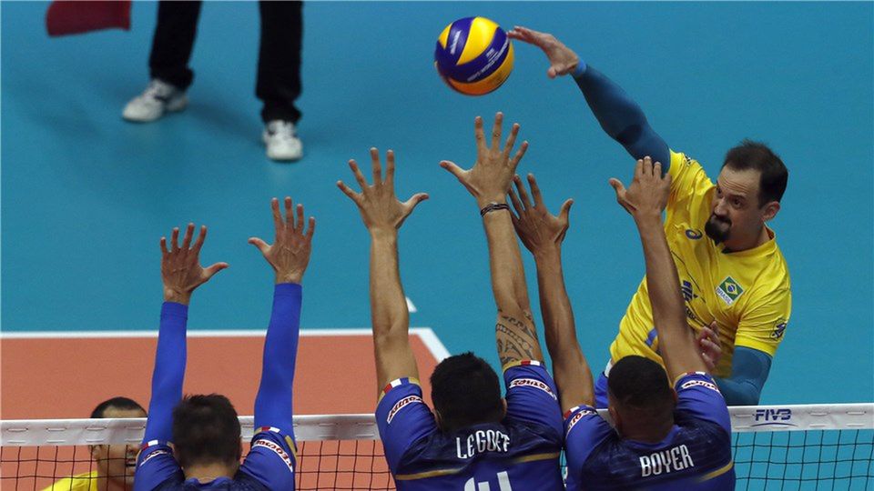 Materiały prasowe / FIVB / Na zdjęciu: atakuje Felipe Fonteles