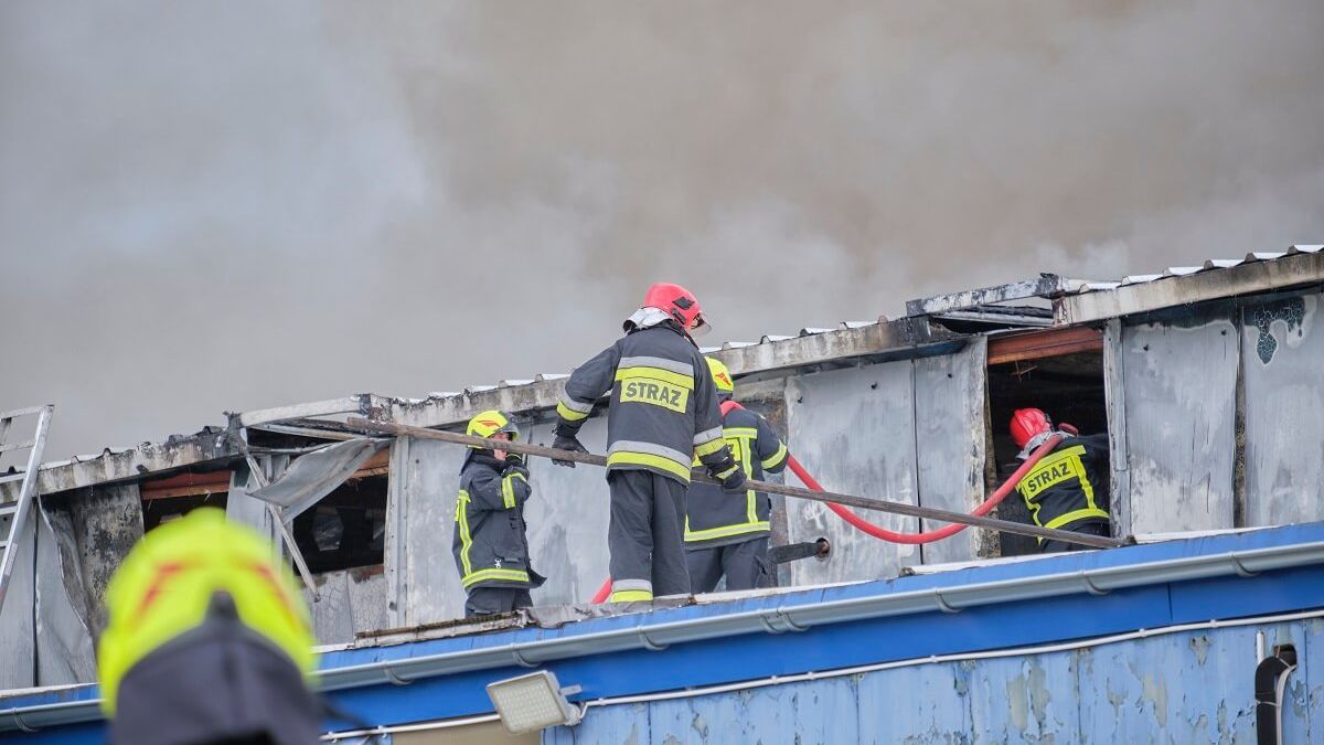 Pożar hali magazynowej w Piotrawinie, gmina Jastków