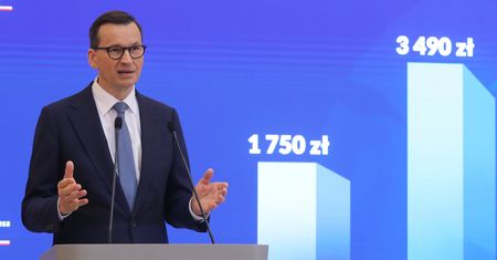 Rekordowa podwyżka płacy minimalnej. "Eksperyment na żywym organizmie"