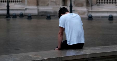 Samotność zabija jak papierosy. A jednak wciąż się jej wstydzimy