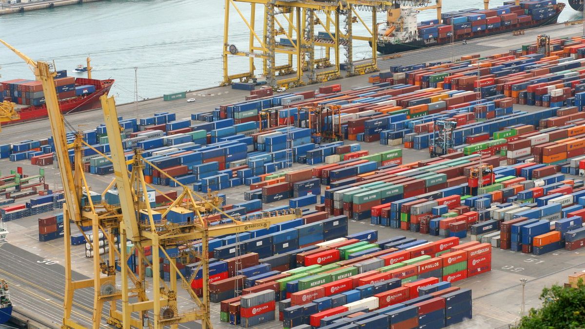 Kontenery, którymi wywozimy towary z Polski