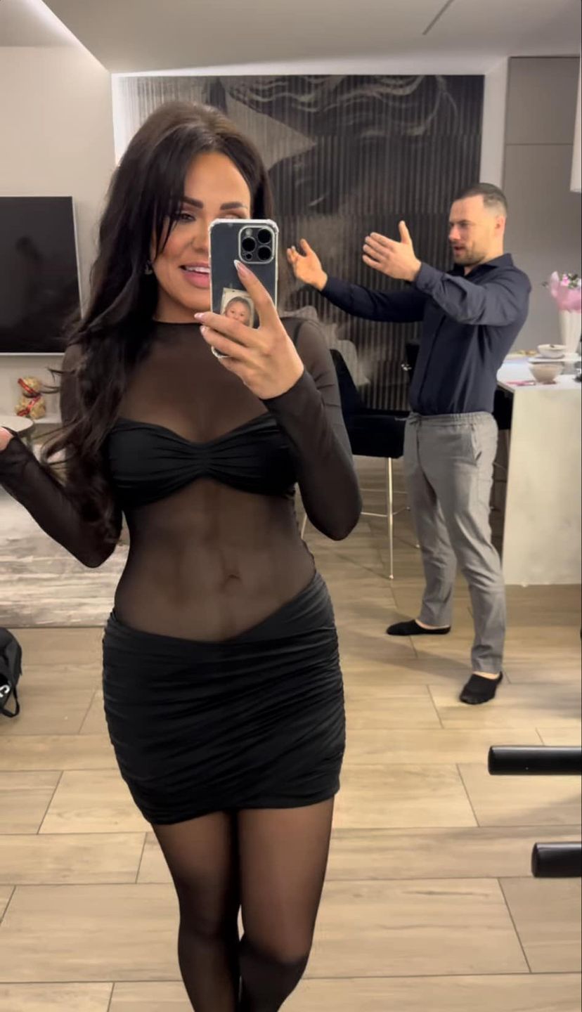 Sylwia Bomba odsłania sylwetkę w prześwitującej mini