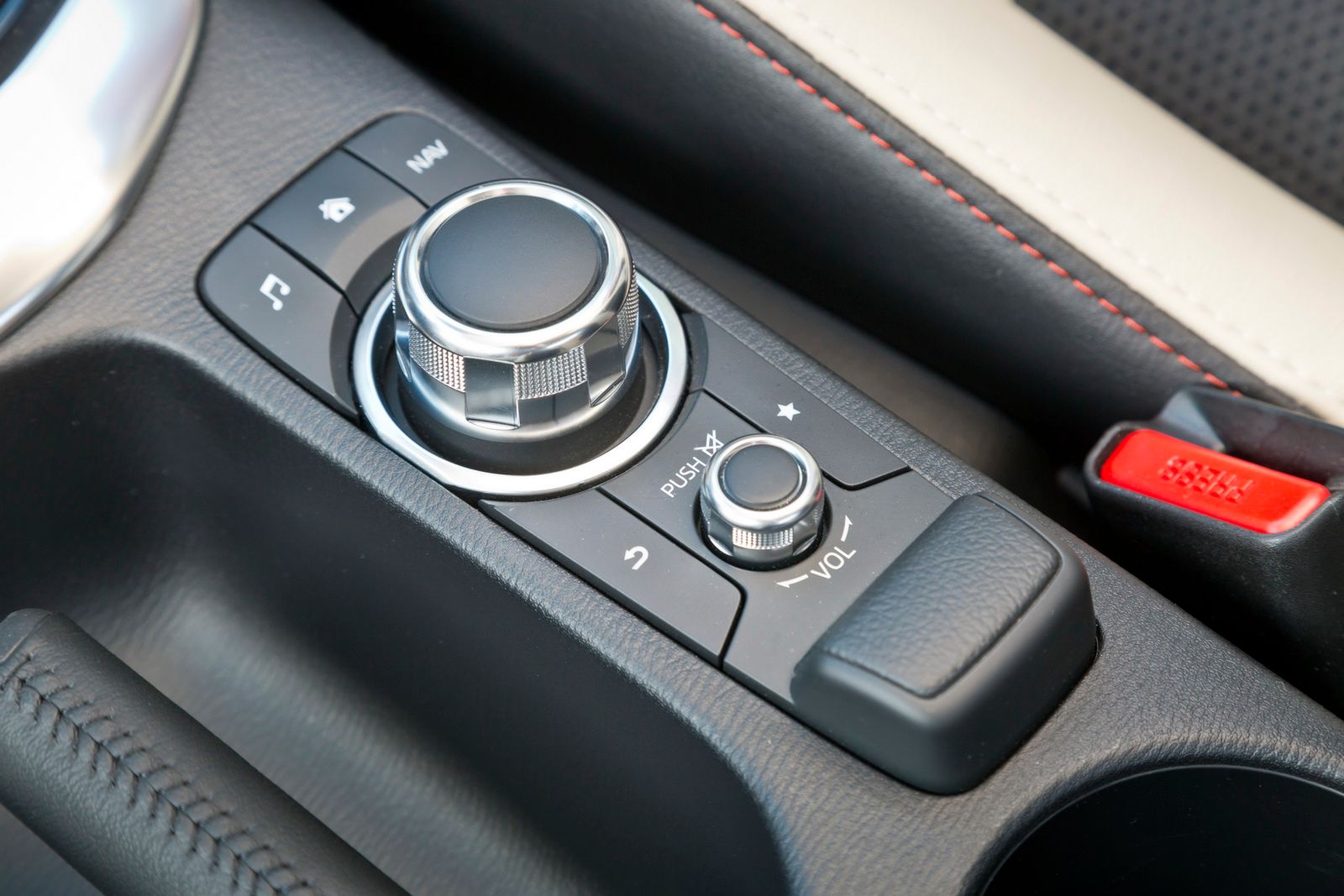 Europejska Mazda 2 – obszerna galeria zdjęć 62