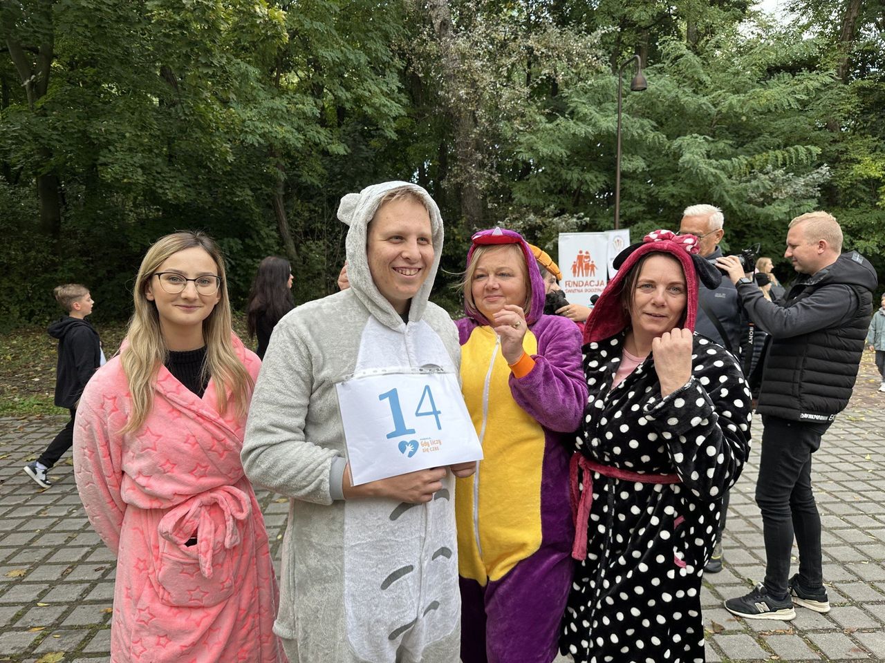 Wieluń: Piąty bieg w piżamach. Przedszkolaki, uczniowie i dorośli pobiegli w szczytnym celu