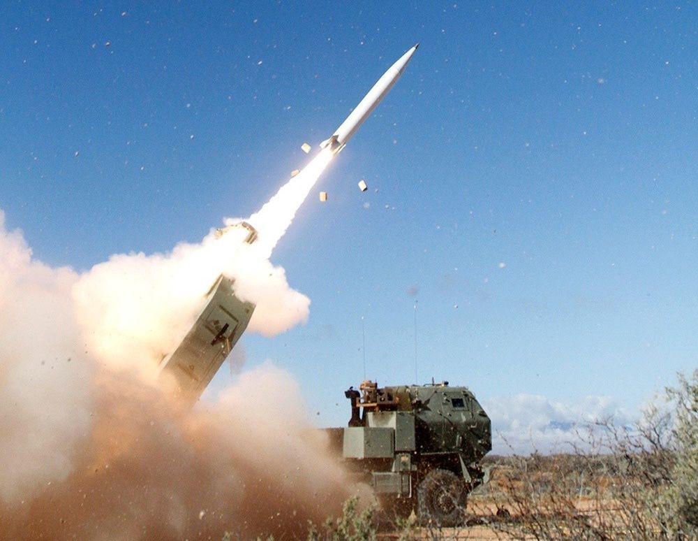Start pocisku PrSM z wyrzutni HIMARS.