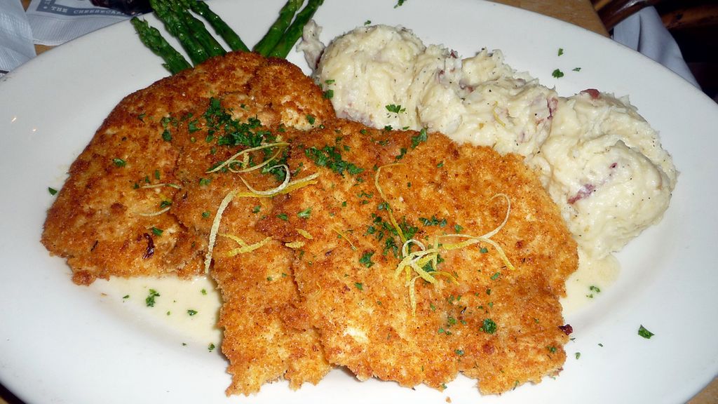 Delikatna pierś z kurczaka w panierce (przygotowana w mikrofalówce)