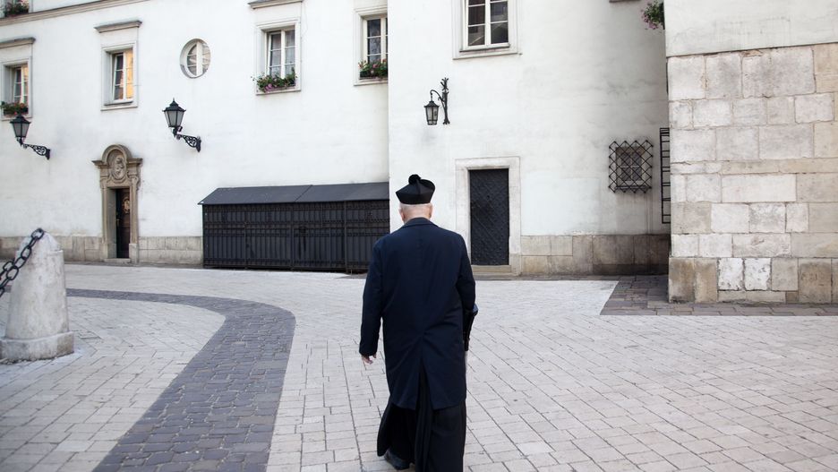 Ksiądz katolicki. Zdjęcie ilustracyjne