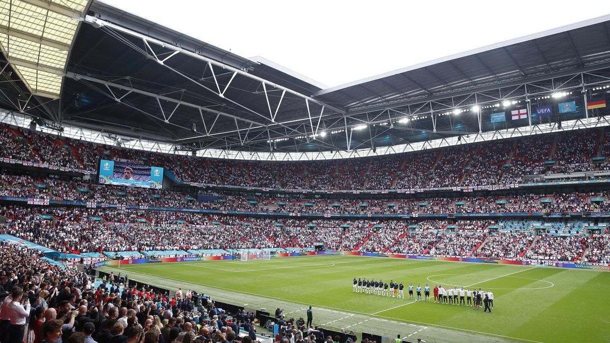 kibice na Wembley przed meczem Anglia - Niemcy