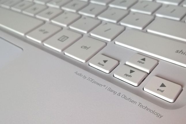 Za nagłośnienie w ZenBooku UX305 odpowiada technologia Bang & Olufsen