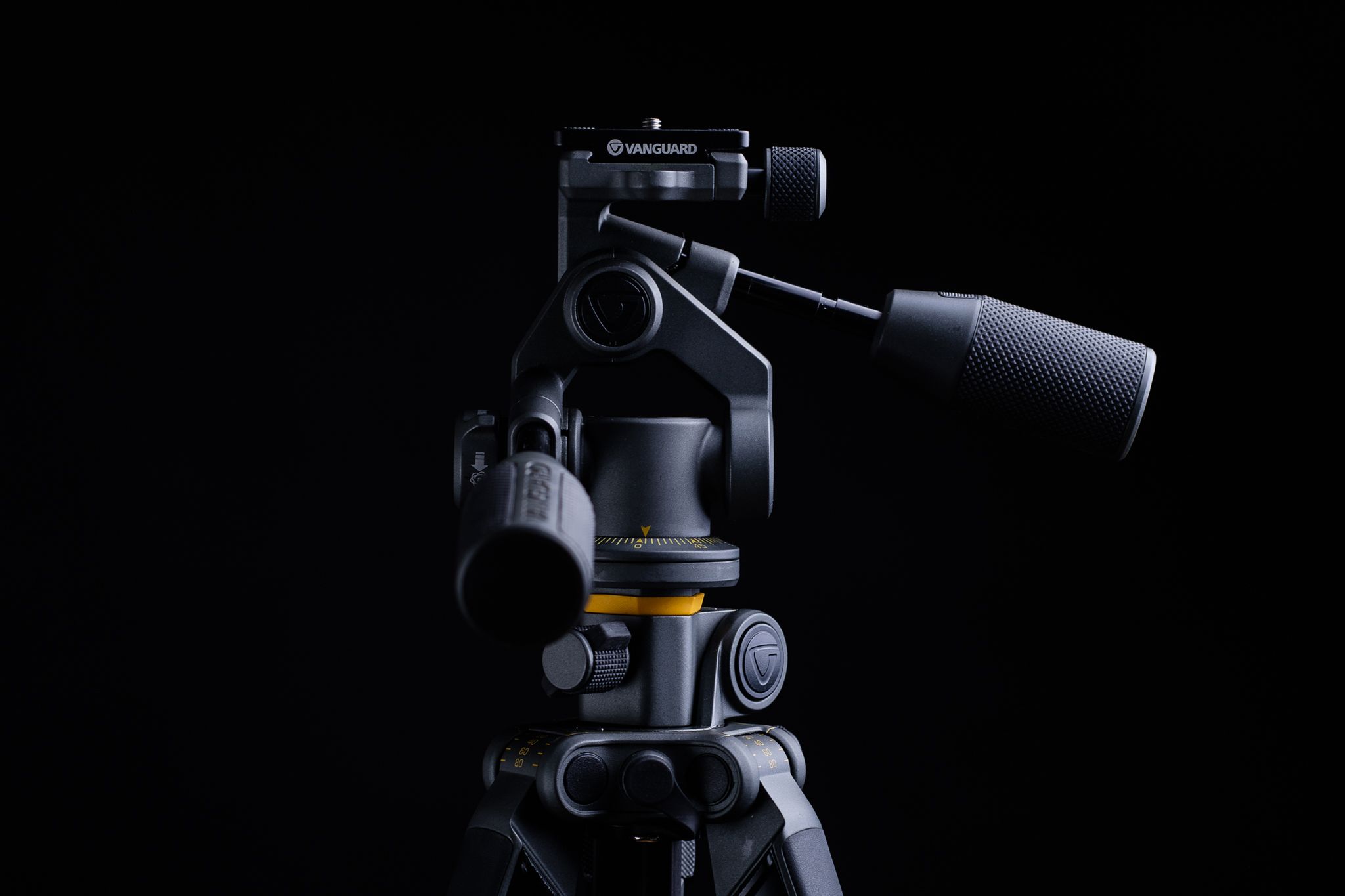 Vanguard Alta Pro 2+ 263AP - mały statyw do studia. Jak się sprawdza? 8