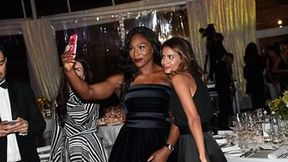 Serena Williams w uwodzicielskiej kreacji. Na imprezie u Djokovicia