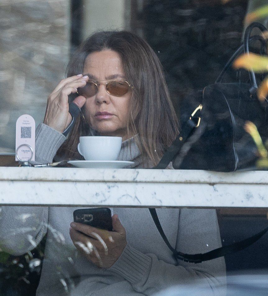 Elegancka Kinga Rusin maszeruje do pralni