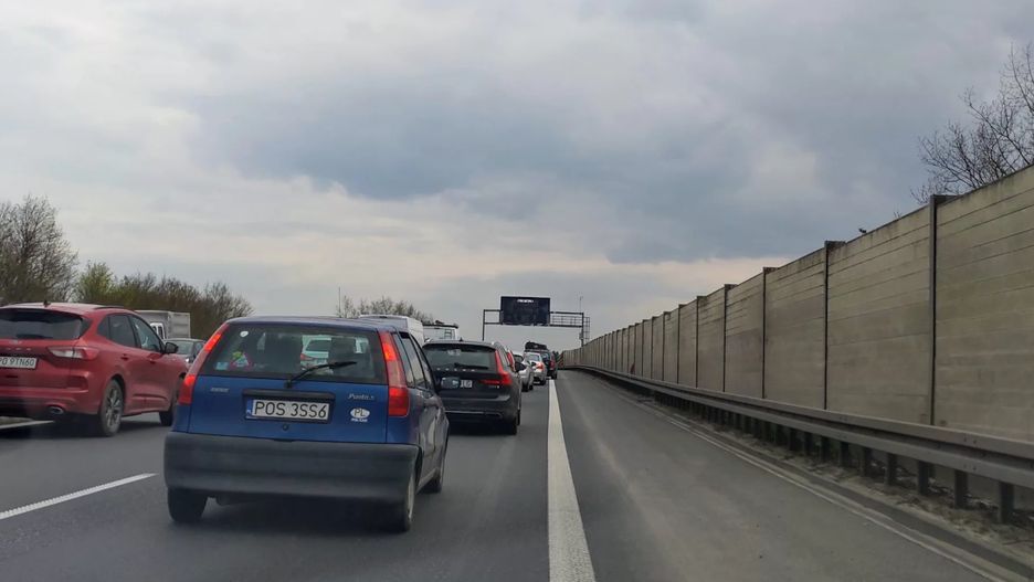 Zwężenie jezdni na S11.